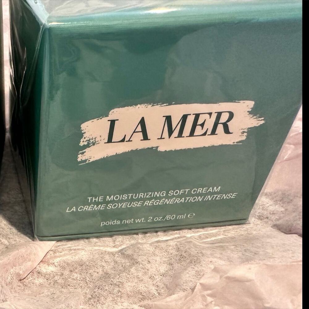 La mer 2oz moisturizing soft cream $390 retail